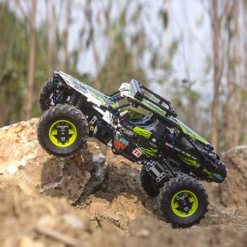 Mould King 18002 Green Monster Buggy 4×4 z motornim pogonom – 1879-delni